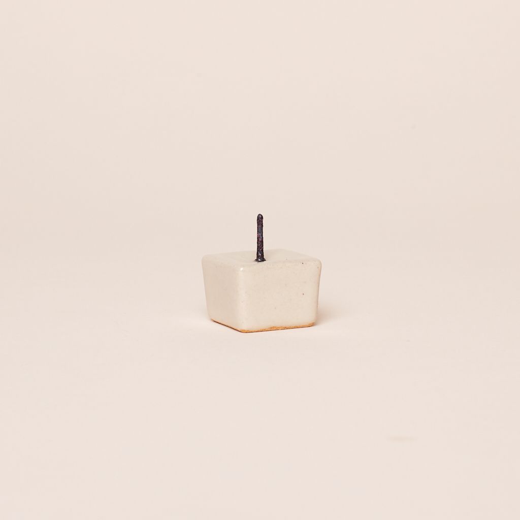 Beige ceramic candle stand with metal spike